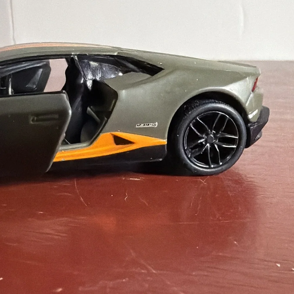Kinsmart Lamborghini Huracan LP 610-4 Avio Matte Green 1/36 (BBKT5401DGN)